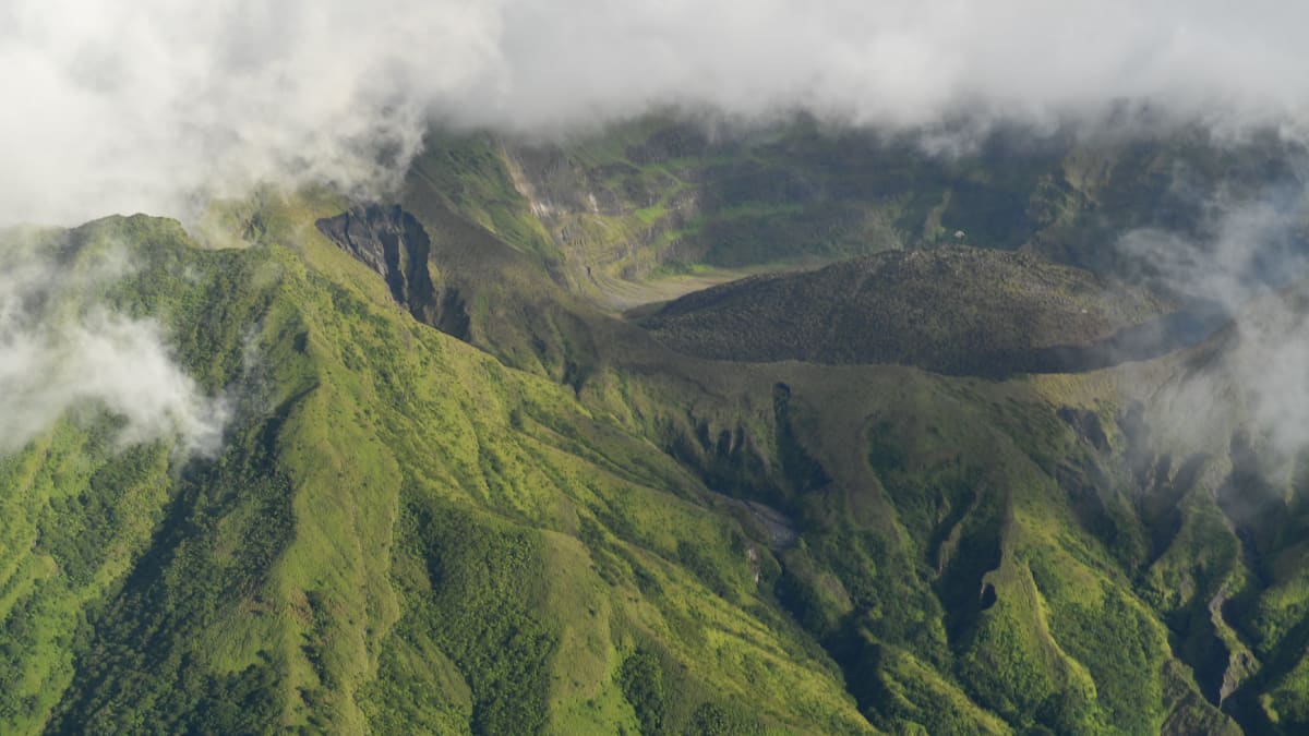 Karibská sopka Soufrière chrlí dým, hrozba erupce je vysoká (zdroj: NEMO St. Vincent and the Grenadines)