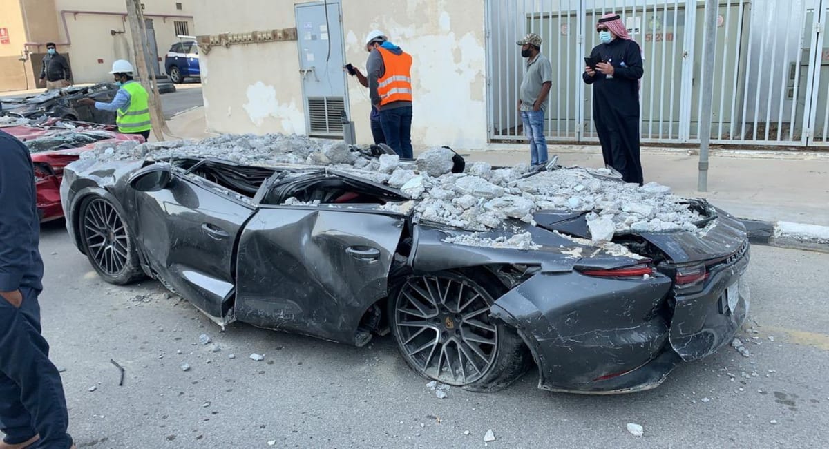 Porsche slisovné po pádu parkovacího domu