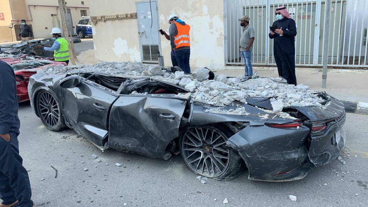 Porsche slisovné po pádu parkovacího domu