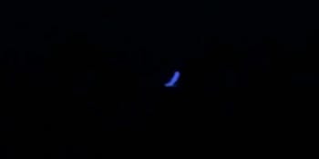 UFO na Havaji? Svědci pozorovali modře svítící objekt, který zmizel v oceánu