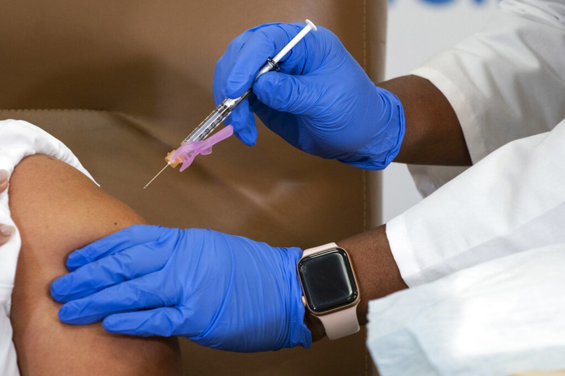 Očkování vakcínou proti COVID-19