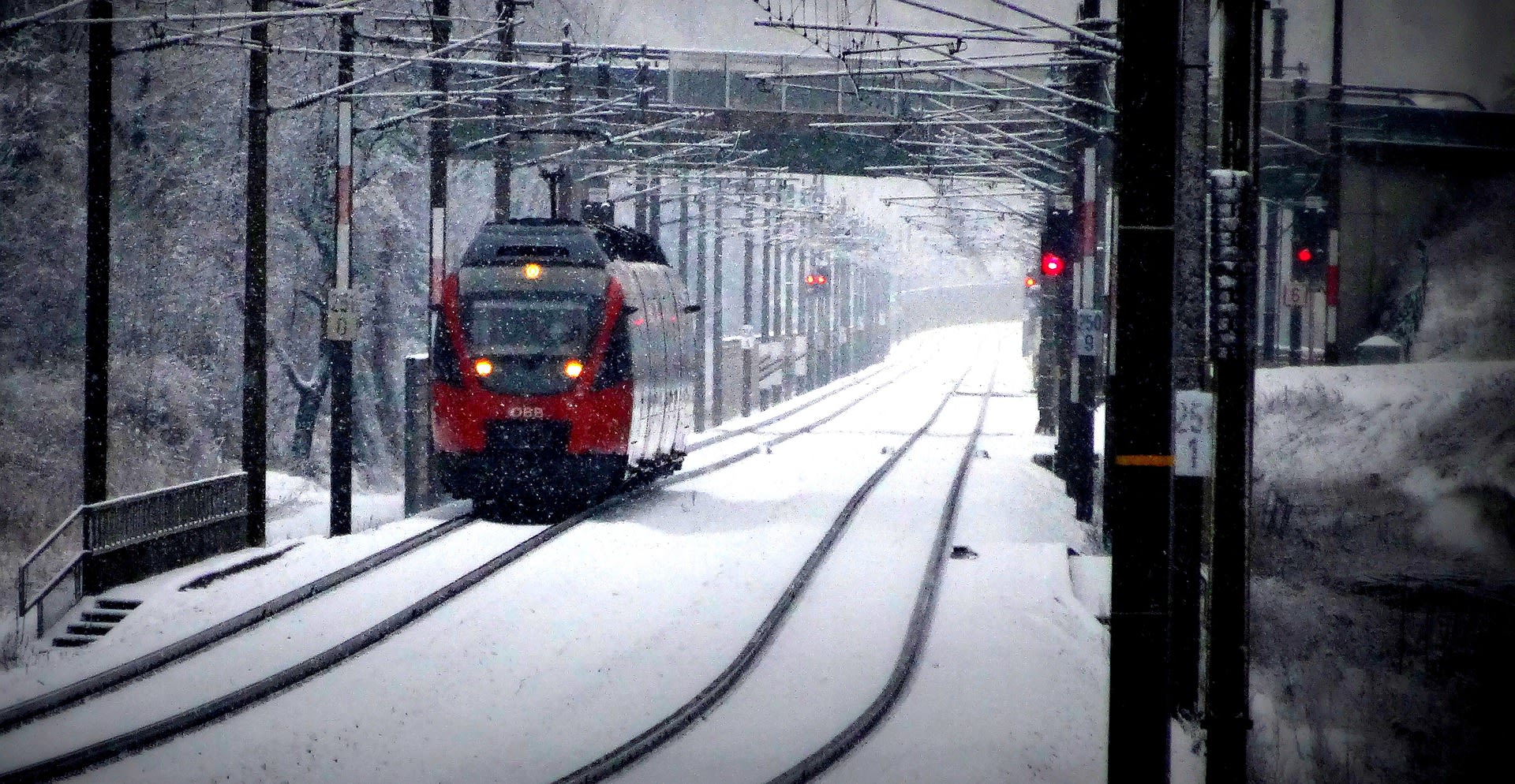 Sníh v Praze vyřadil až třetinu elektrických jednotek příměstských vlaků City Elephant. (Ilustrační foto)