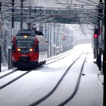 Sněhová kalamita v Praze a okolí zpožďuje vlaky, varuje dopravce.