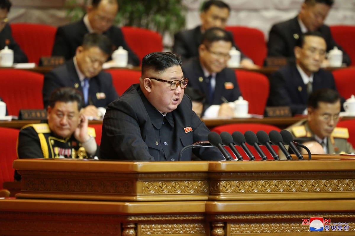 Kim Čong-un řeční na sjezdu své strany.