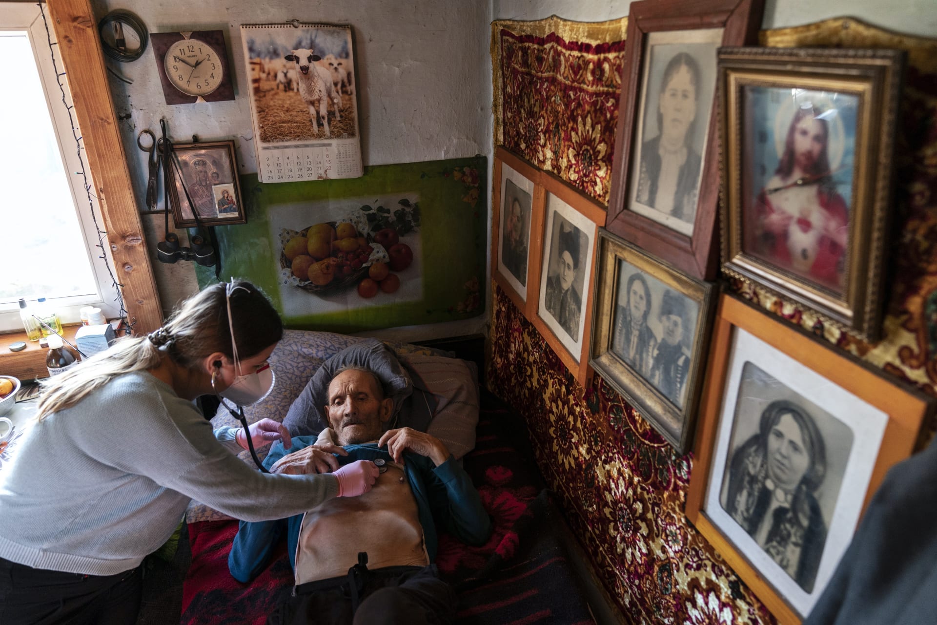Podobně jako další lékaři vkládá Mahonyčová naděje do očkování, které by mělo začít na Ukrajině v březnu.