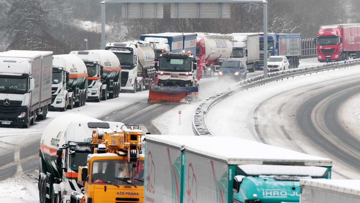Silnice z Tanvaldu na Harrachov bude uzavřena pro nákladní dopravu. (Ilustrační foto)