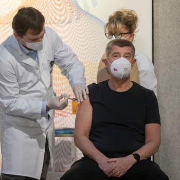 Andrej Babiš při očkování na koronavirus