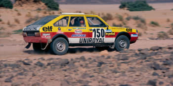 Rallye Dakar před 40 lety vyhrál rodinný hatchback Renault 20. Dnes by neměl šanci