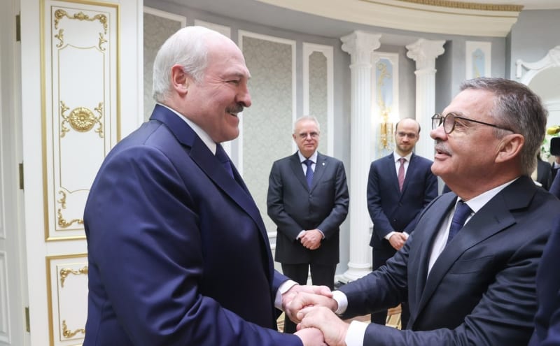 Alexandr Lukašenko v pondělí v Minsku přivítal šéfa IIHF Reného Fasela
