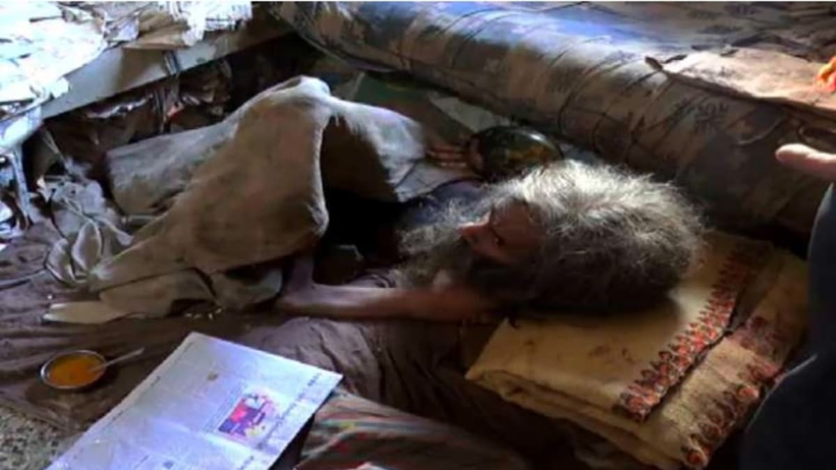 Jeden ze zanedbaných sourozenců nalezený po deseti letech v uzamčené místnosti v Indii (Zdroj: India TV)