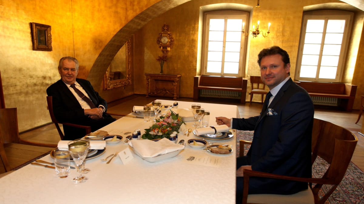 Předseda Poslanecké sněmovny Vondráček byl na novoročním obědě s prezidentem.