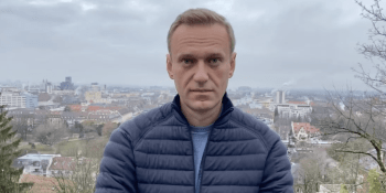 Navalnyj se v neděli vrátí do Ruska. Zatknou ho hned na letišti?