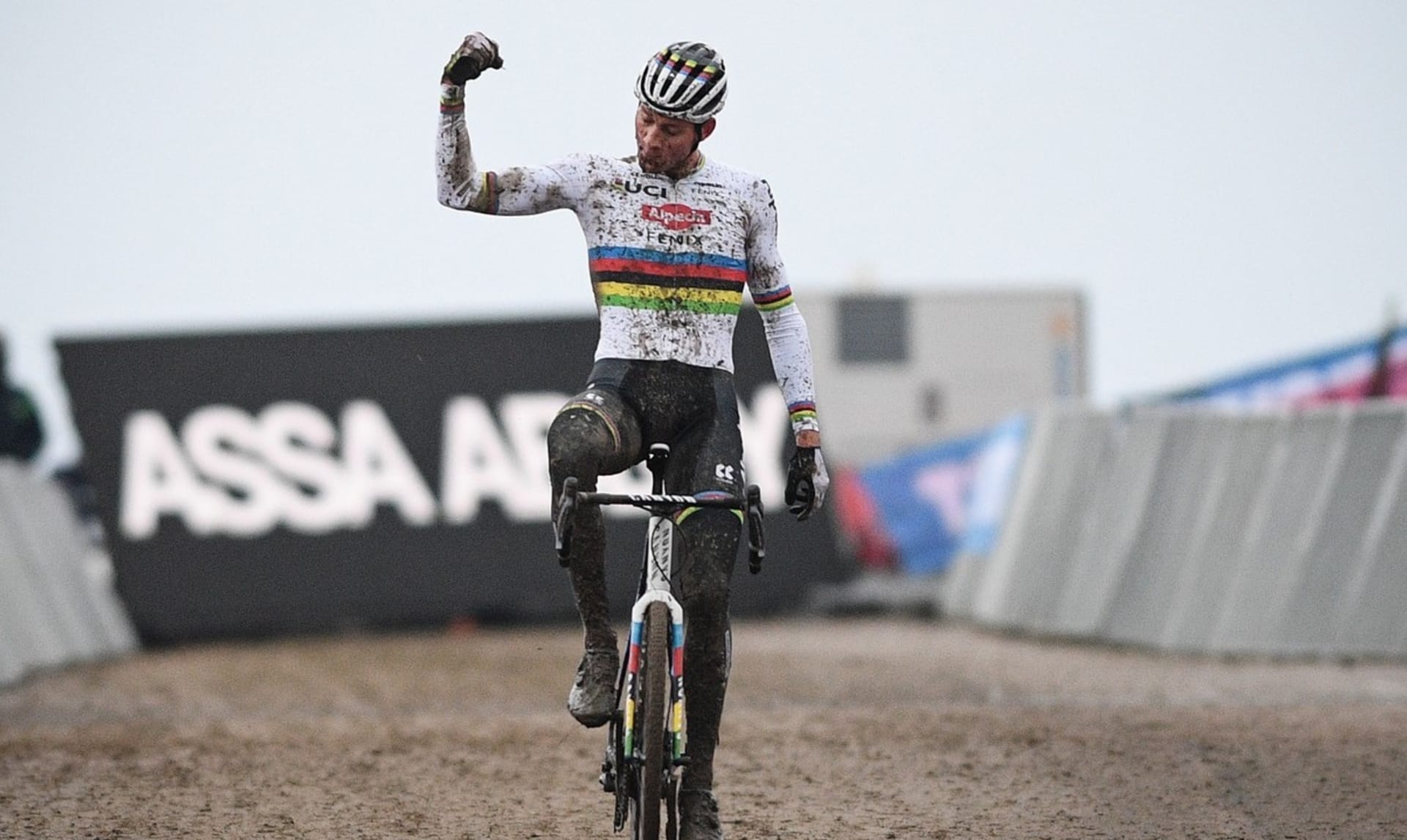 Mathieu van der Poel bude na cyklokrosařském šampionátu usilovat o třetí titul mistra světa.