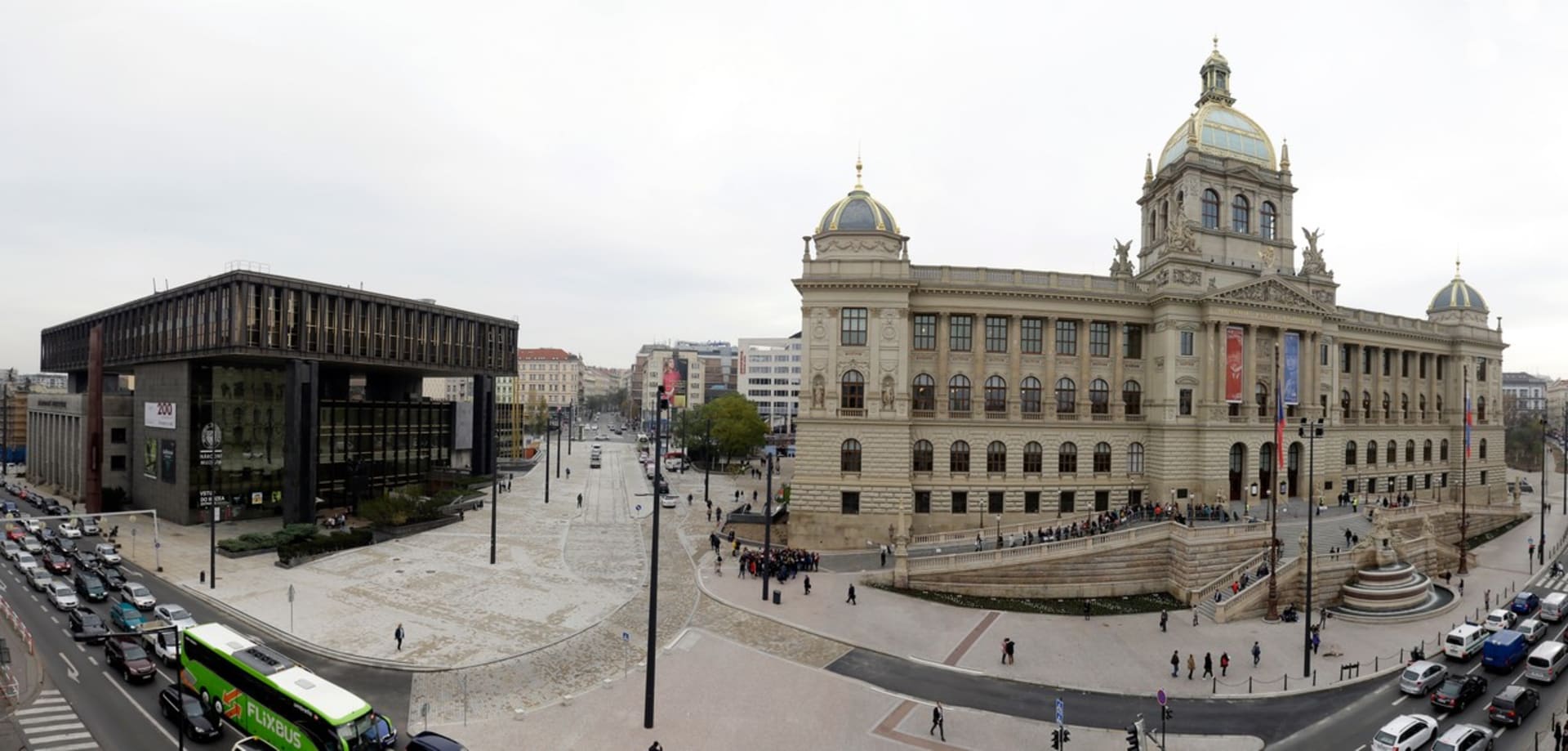 Budova Federálního shromáždění vyrostla hned vedle Národního muzea na Václavském náměstí. 