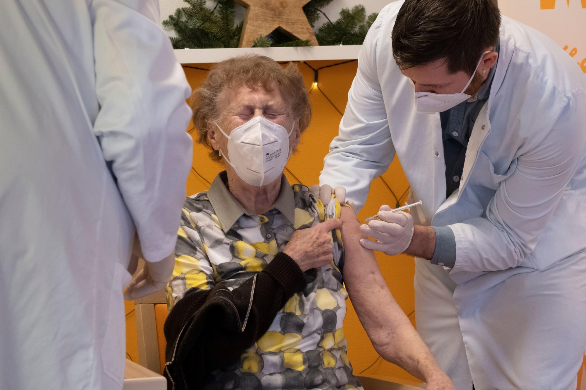 Očkování seniorů (ilustrační foto)