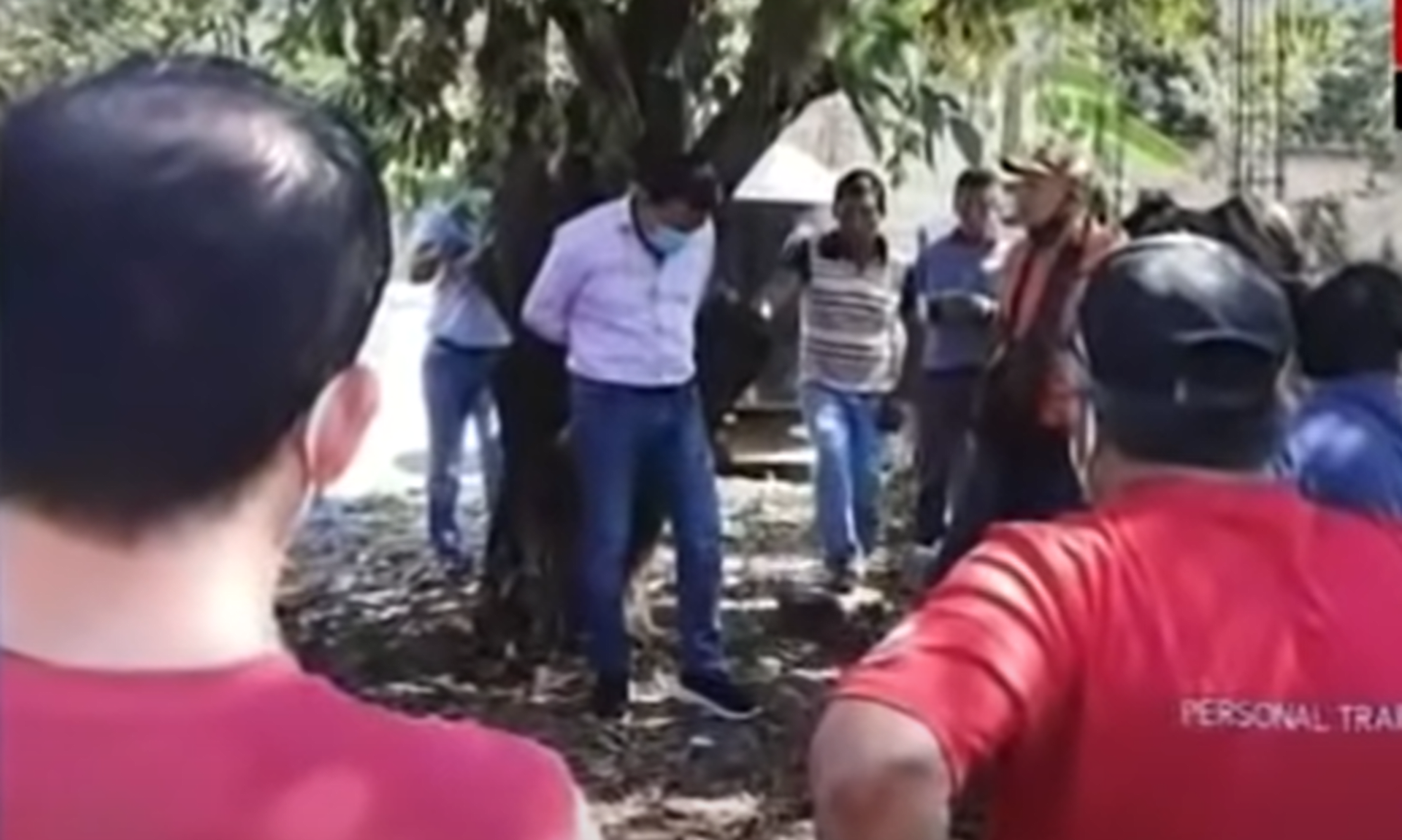 Mexický starosta rozhněval obyvatele města Frontera Comalapa tím, že nechal přistavit děravou cisternu s pitnou vodou.