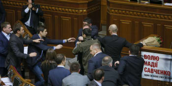 Bitky ve Sněmovně? Na Ukrajině nic neobvyklého, zkušenosti mají i Slováci