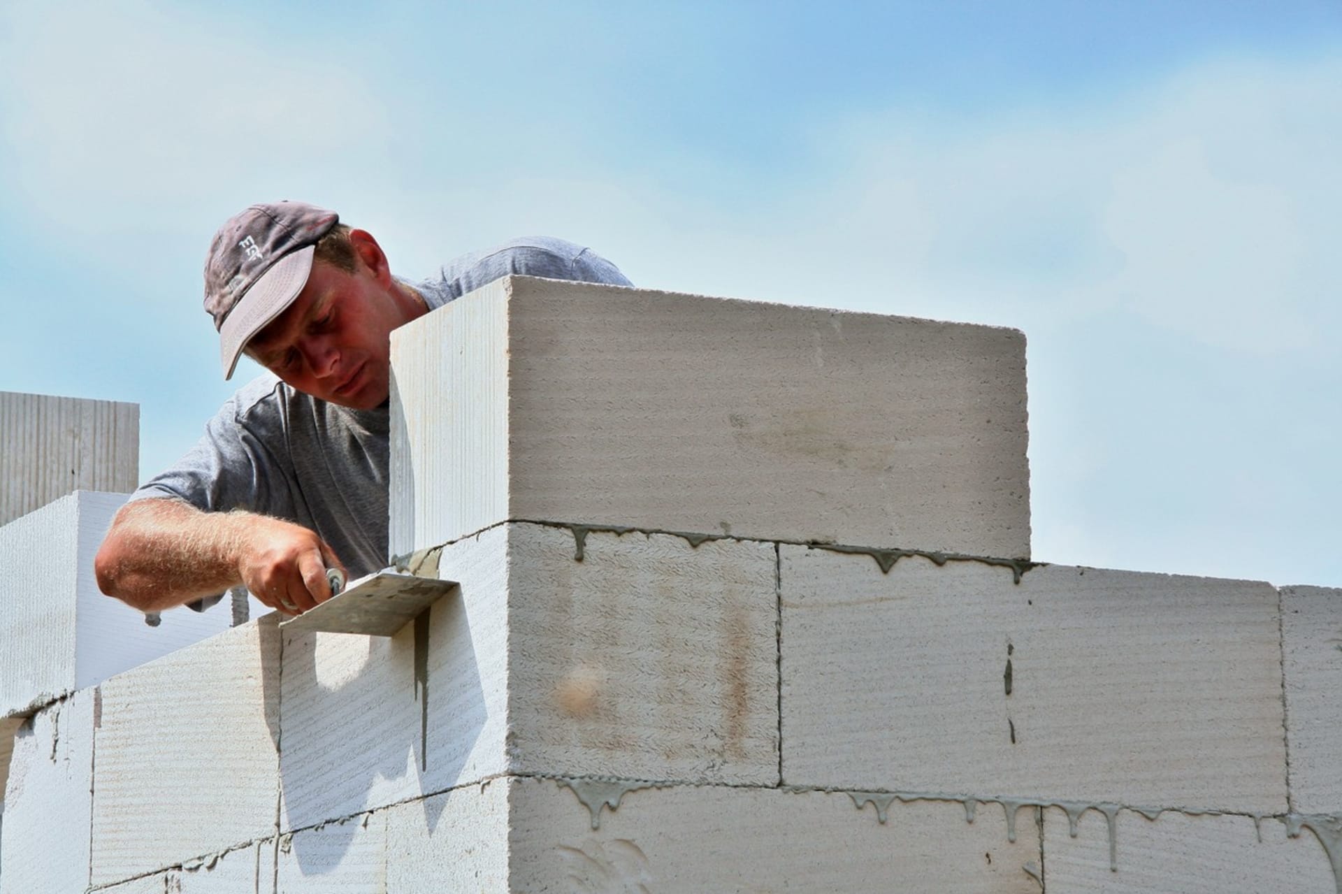 Ukrajinci v Česku pracují například na stavbách. (Ilustrační foto) 