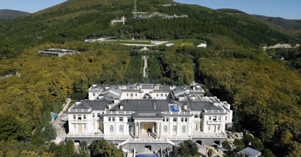 Podle Navalného Putin vlastní palác za 29 miliard