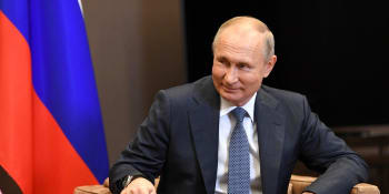 Putin už má třetí dávku vakcíny. Experimentální práškový Sputnik šňupnul nosem
