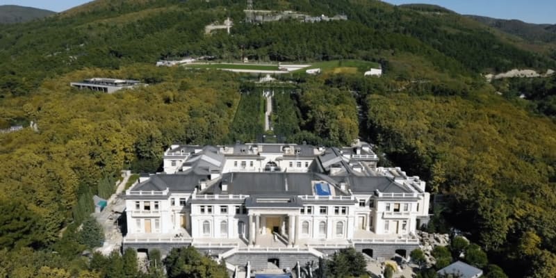 Podle Navalného Putin vlastní palác za 29 miliard