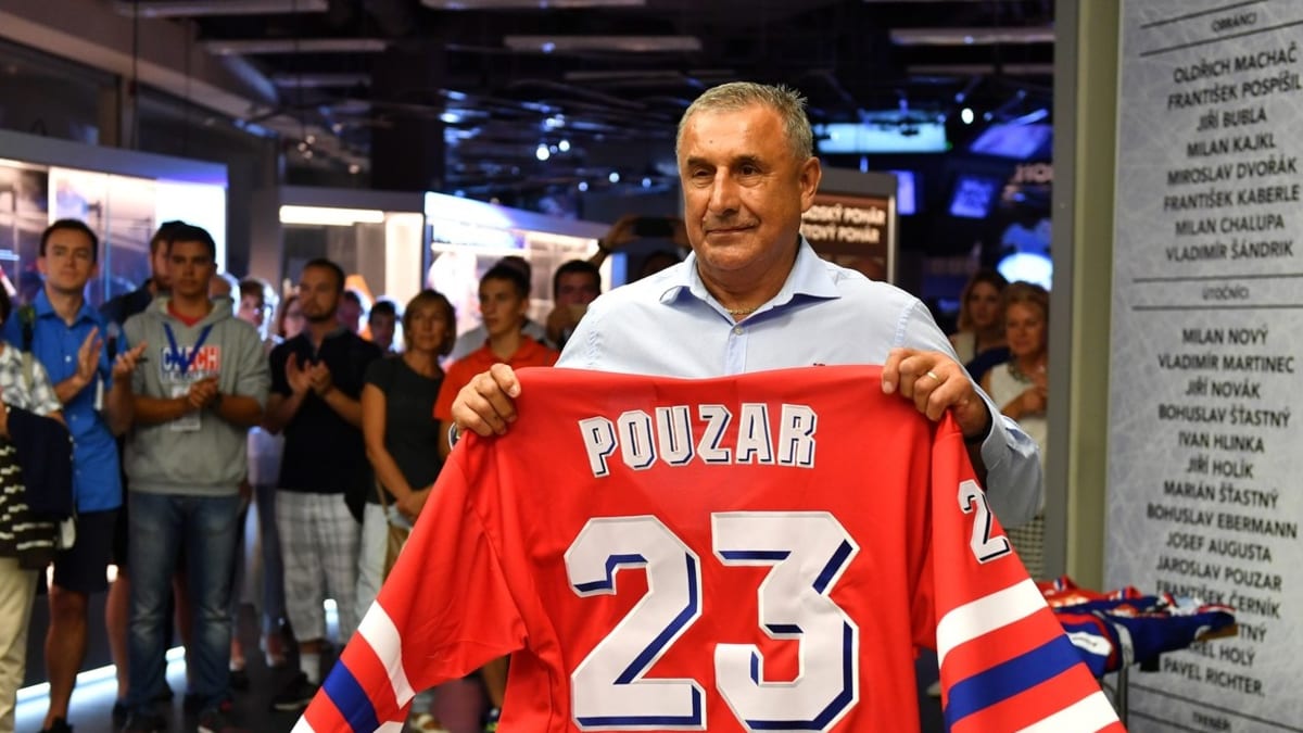 Dnes 69letý Jaroslav Pouzar si po boku hvězdného Waynea Gretzkyho zahrál několik sezon v dresu Edmontonu Oilers.