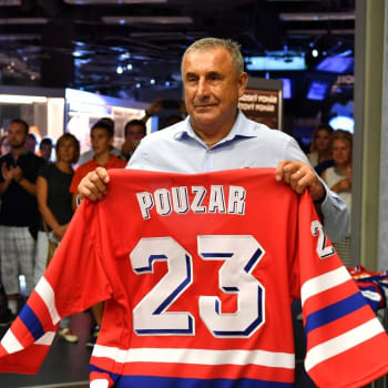 Dnes 69letý Jaroslav Pouzar si po boku hvězdného Waynea Gretzkyho zahrál několik sezon v dresu Edmontonu Oilers.