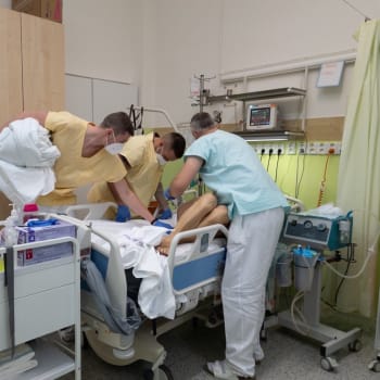 Armáda ČR pomáhá v nemocnici ve Slaném