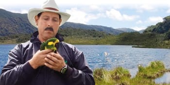 Zachránil papoušky před vyhynutím, sám zemřel. Ochránce zavraždily kolumbijské milice