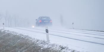 Výstraha: Česko pokryje náledí, napadne až 10 cm nového sněhu. Hrozí i povodně