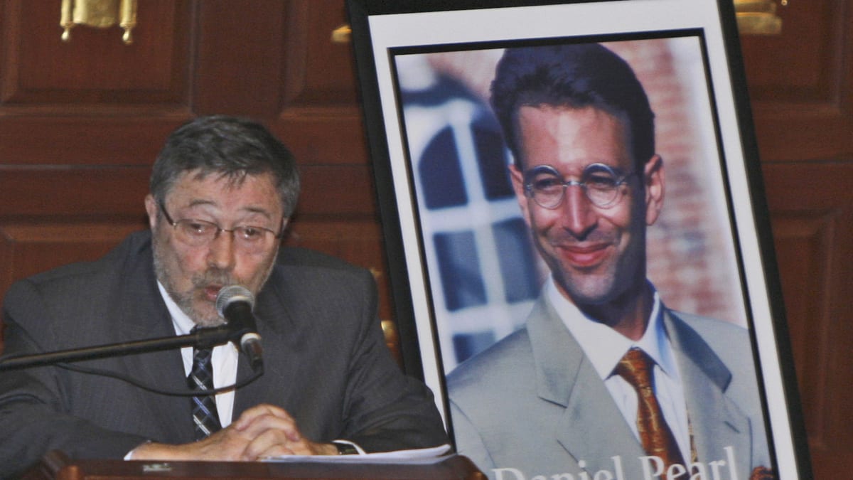 Judea Pearl, otec zavražděného novináře Daniela Pearla, hovoří na shromáždění na Floridě v USA v roce 2007.