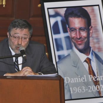Judea Pearl, otec zavražděného novináře Daniela Pearla, hovoří na shromáždění na Floridě v USA v roce 2007.