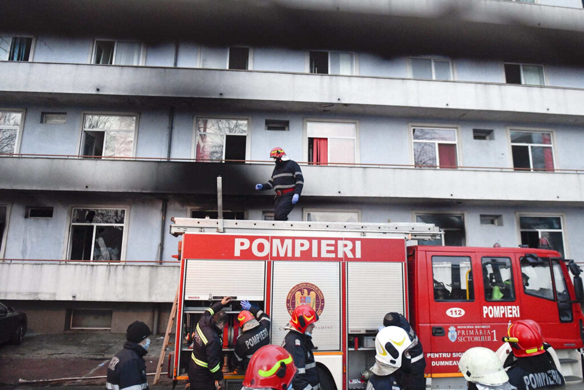 Nemocnice v rumunské Bukurešti zasažená požárem