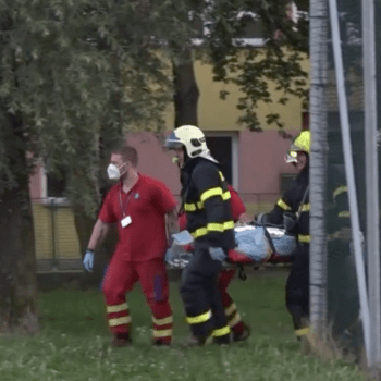 Při požáru v panelovém domě v Bohumíně zemřelo jedenáct lidí, včetně tří dětí.