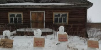 Pryč s carem. Rusku odvedla policie kvůli sněhulákům „demonstrujícím“ proti Putinovi