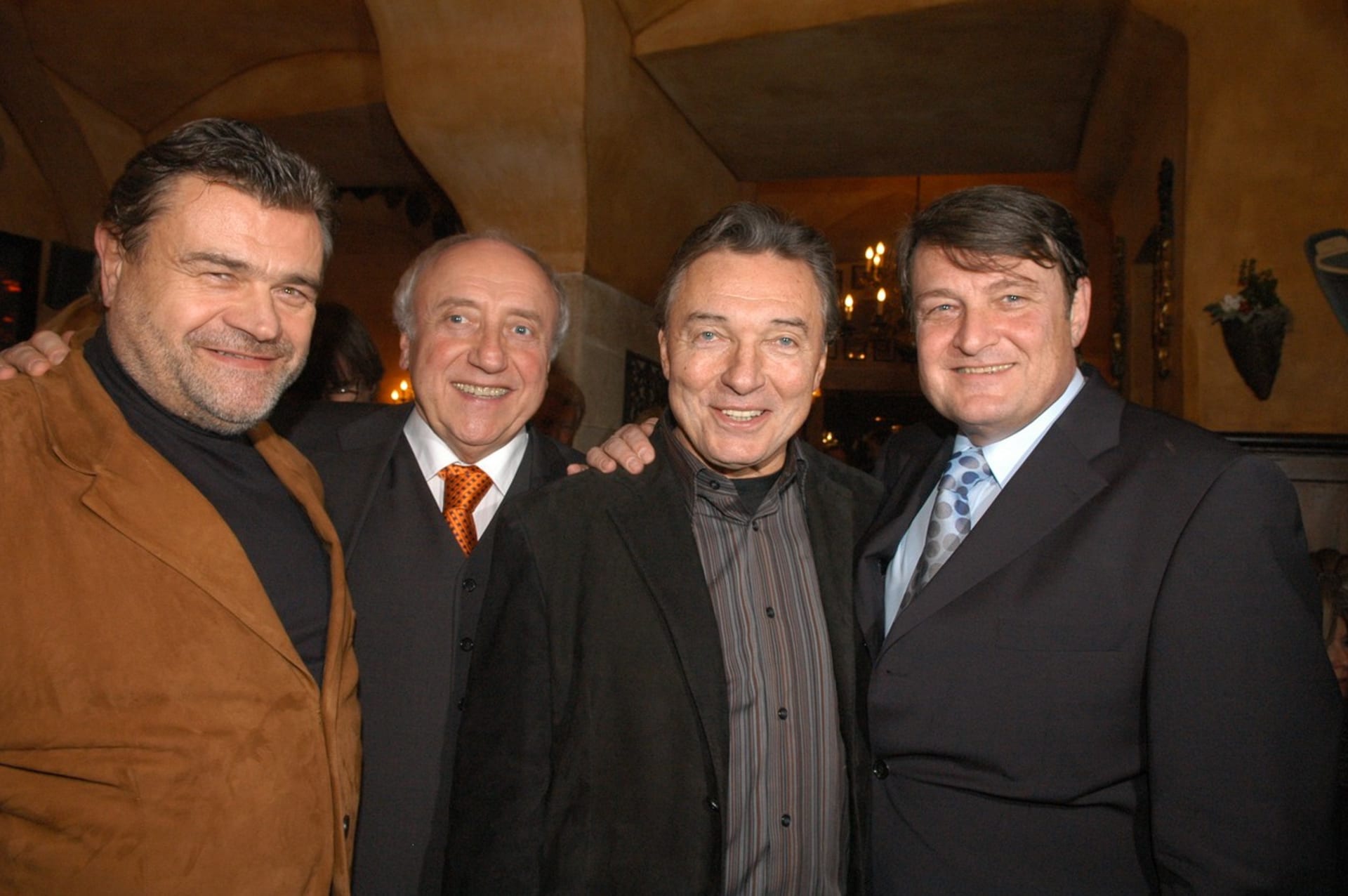 Karel Svoboda se svými přáteli z hudební branže: Karlem Gottem, Ladislavem Štaidlem a Felixem Slováčkem
