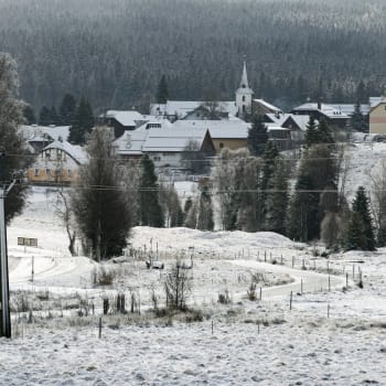 Šumavská Kvilda zapadla sněhem. (Zdroj: Petr Eret/MAFRA/Profimedia)
