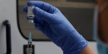 Výroba vakcíny v Česku nám více dávek nezajistí, míní vakcinolog Petráš