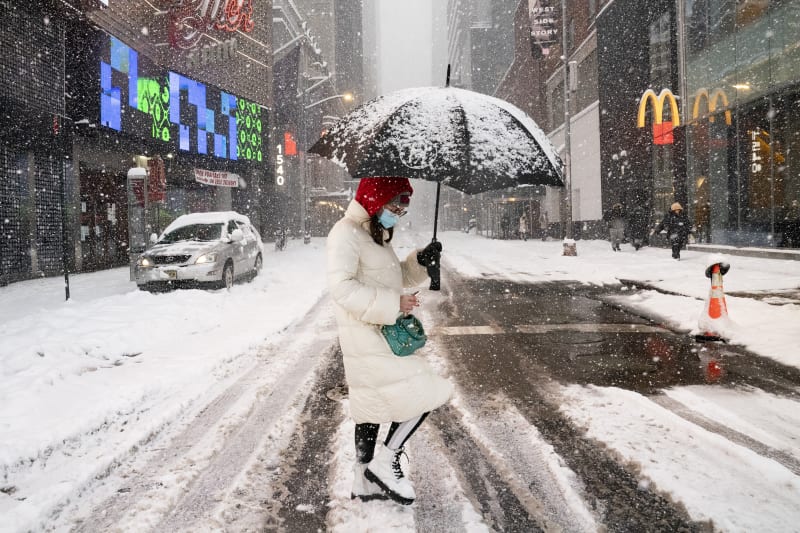 New York zasáhla sněhová bouře, město čeká rekordních 60 cm sněhu