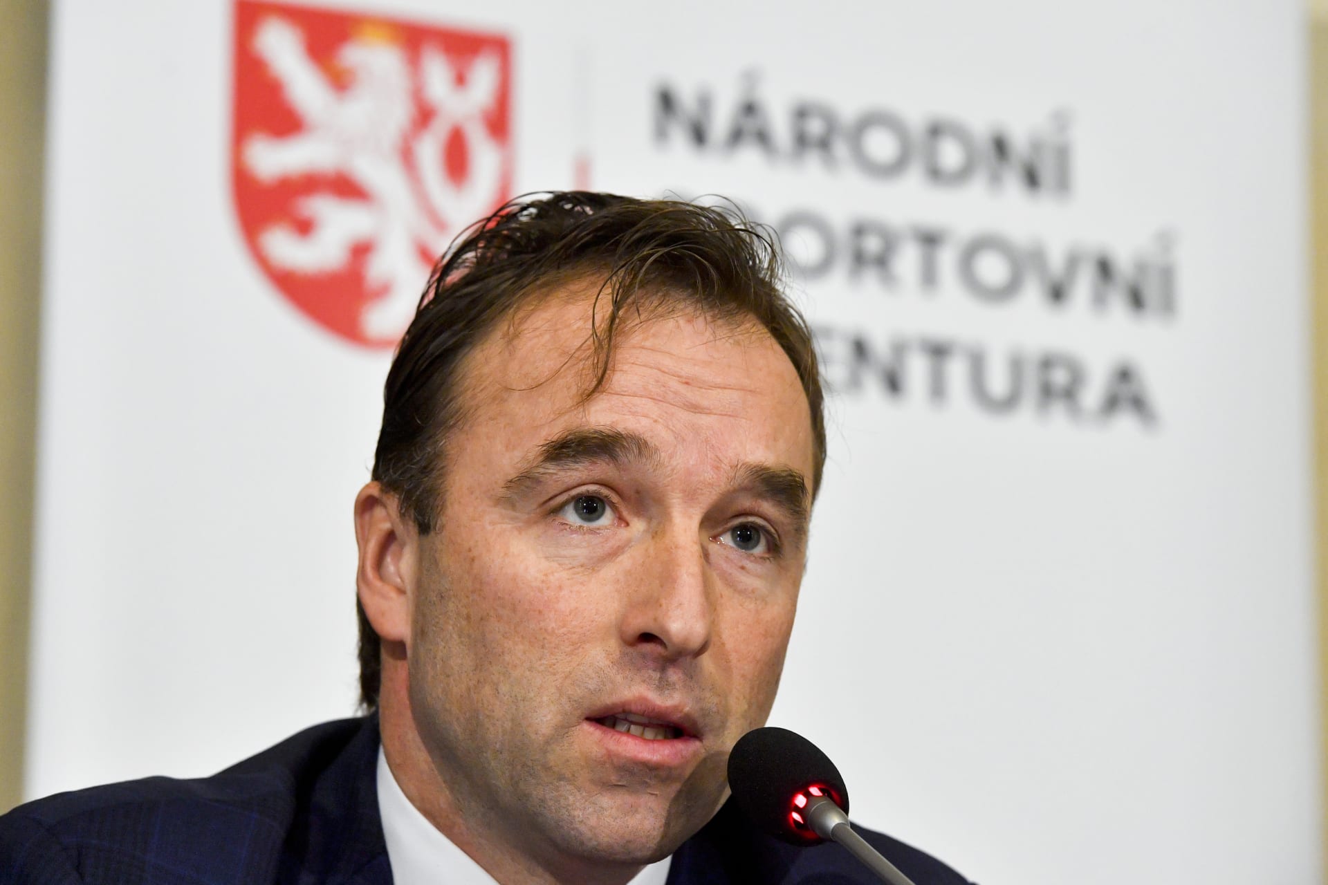 Bývalý poslanec za hnutí ANO Milan Hnilička chce po skandálu nadále vést Národní sportovní agenturu (NSA).