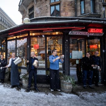 Majitelé restaurací během lednového protestu proti opatřením, která například omezují kapacitu v podnicích a zakazují nalévání alkoholu po 20. hodině