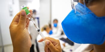 Vývoj české vakcíny bude pokračovat. Má chránit i proti mutacím, slibuje si vláda