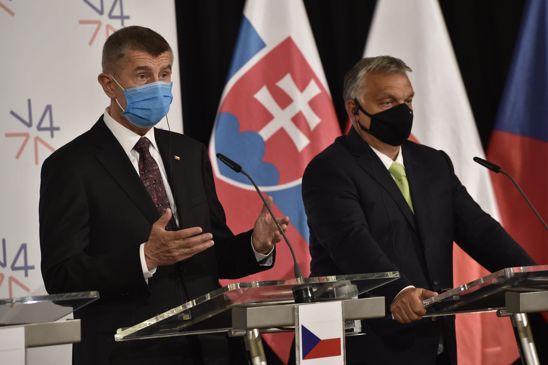 Český premiér Andrej Babiš (ANO) se svým maďarským protějškem Viktorem Orbánem