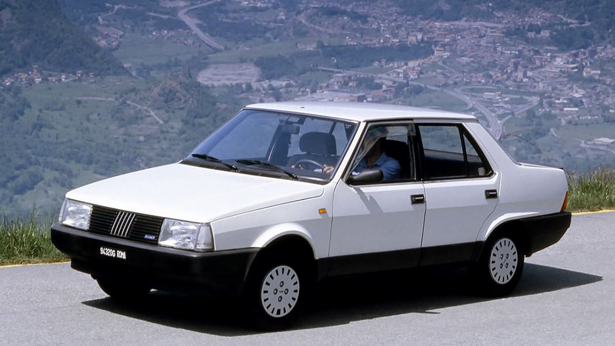 V Evropě se stop-start poprvé objevil ve Fiatu Regata z roku 1983 Důvěru zákazníků si ale nezískal.