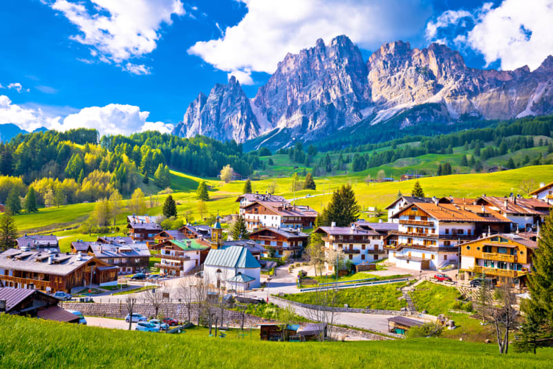Cortina d´Ampezzo má turistům co nabídnout i v létě.