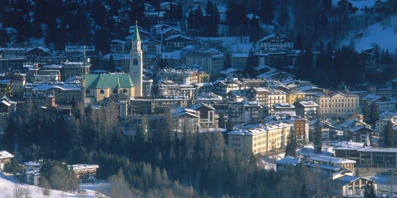 Pohled na šestitisícové město Cortina d´Ampezzo.