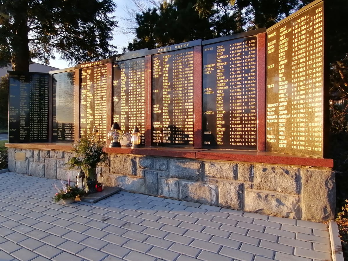 Pomník padlým ve wehrmachtu v Bolaticích na Hlučínsku