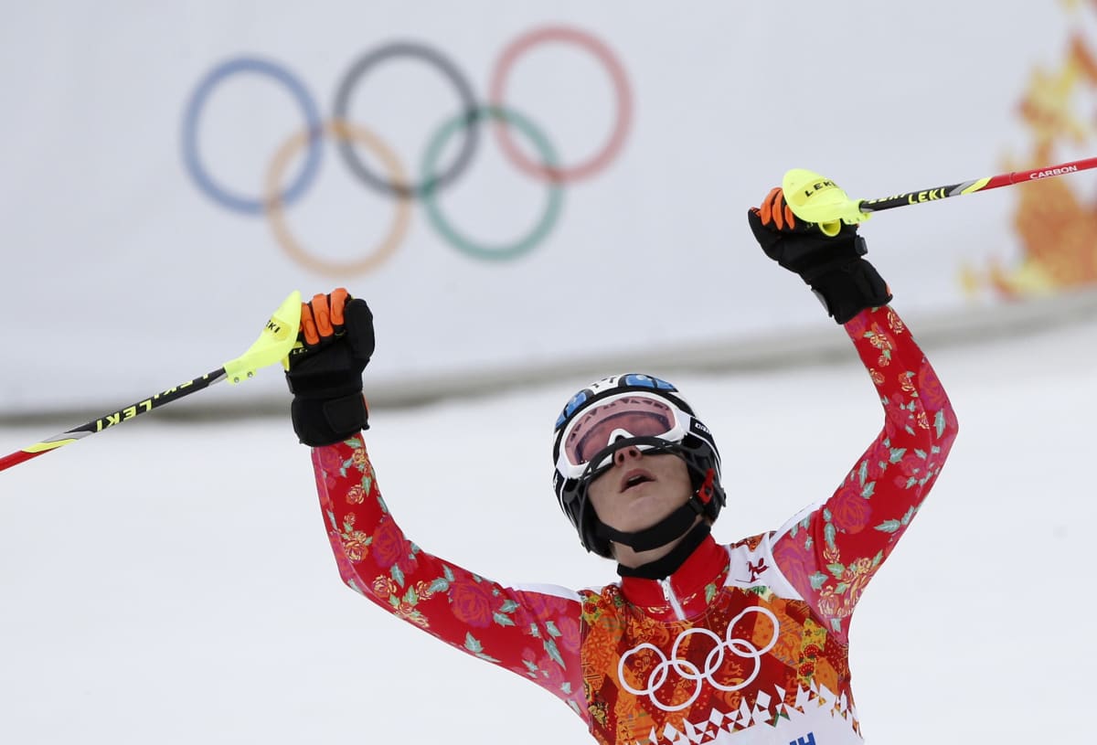 Maria Höflová-Rieschová se raduje ze zlaté olympijské medaile v super kombinaci na olympiádě 2014 v Soči. 