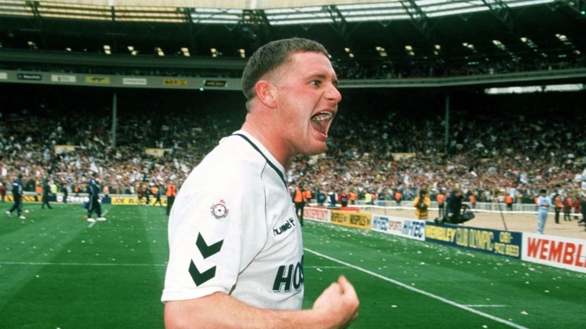 Paul Gascoigne působil na začátku 90. let v Tottenhamu Hotspur. Vzpomíná na první setkání s budoucí hvězdou Royem Keanem, kterému ze zápasu udělal peklo.