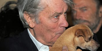Alain Delon: Charismatický darebák, který bojuje za práva zvířat a chce umřít se svým psem